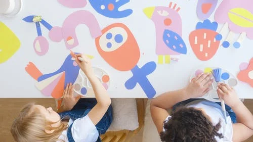 kids creating art